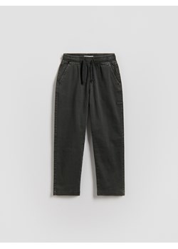 Reserved - Wysokoelastyczne spodnie regular - ciemnoszary ze sklepu Reserved w kategorii Spodnie chłopięce - zdjęcie 188360809