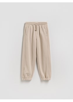 Reserved - Bawełniane spodnie jogger - kremowy ze sklepu Reserved w kategorii Spodnie chłopięce - zdjęcie 188360858