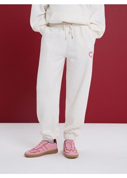Sinsay - Polarowe spodnie jogger - kremowy ze sklepu Sinsay w kategorii Spodnie damskie - zdjęcie 188361998