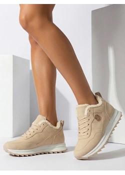 Royalfashion Beżowe buty sportowe damskie z ociepleniem Lahho ze sklepu royalfashion.pl w kategorii Buty sportowe damskie - zdjęcie 188372806