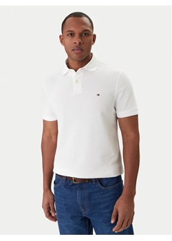 Tommy Hilfiger Polo 1985 MW0MW17770 Biały Regular Fit ze sklepu MODIVO w kategorii T-shirty męskie - zdjęcie 188376396