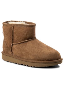 Ugg Śniegowce Classic Mini II 1017715K Brązowy ze sklepu MODIVO w kategorii Buty zimowe dziecięce - zdjęcie 188376435