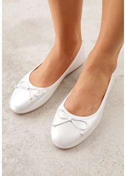 Białe Balerinki Enenor ze sklepu born2be.pl w kategorii Balerinki - zdjęcie 188377488