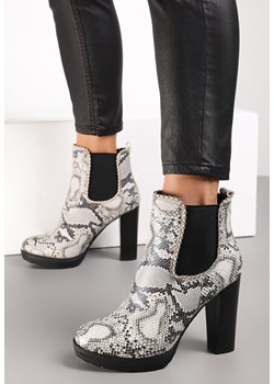 Wężowe Botki na Słupku z Gumką i Ozdobnymi Nitami Right ze sklepu born2be.pl w kategorii Botki - zdjęcie 188377507