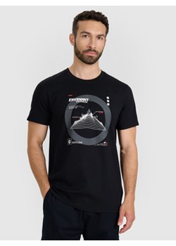 Męski t-shirt z nadrukiem 4F 4FWAW25TTSHM3120 - czarny ze sklepu Sportstylestory.com w kategorii T-shirty męskie - zdjęcie 188378319