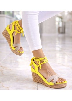 Żółte sandały na koturnie i platformie /F9-3 14065 S243/ ze sklepu Pantofelek24.pl w kategorii Sandały damskie - zdjęcie 188380216