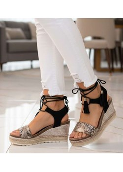 Sandały na koturnie i platformie Czarne /D8-2 14047 S290/ ze sklepu Pantofelek24.pl w kategorii Sandały damskie - zdjęcie 188380237