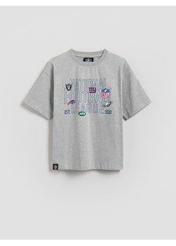 Reserved - T-shirt NFL - jasnoszary ze sklepu Reserved w kategorii T-shirty chłopięce - zdjęcie 188387969