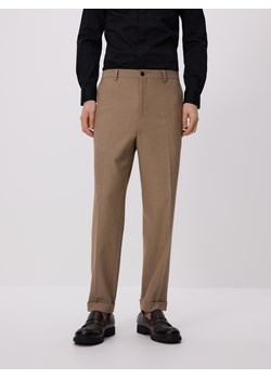 Reserved - Spodnie garniturowe z kantem - beżowy ze sklepu Reserved w kategorii Spodnie męskie - zdjęcie 188388328