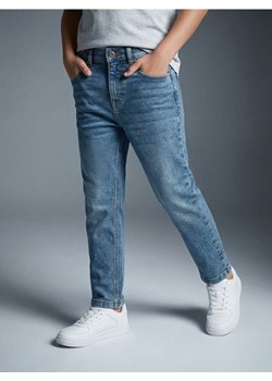 Sinsay - Jeansy slim z efektem sprania - niebieski ze sklepu Sinsay w kategorii Spodnie chłopięce - zdjęcie 188389367