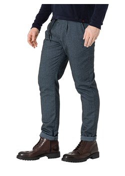 Timezone Spodnie chino "Charly" - Regular fit - w kolorze niebieskoszarym ze sklepu Limango Polska w kategorii Spodnie męskie - zdjęcie 188390216