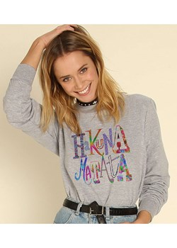 WOOOP Bluza "Hakuna Matata" w kolorze szarym ze sklepu Limango Polska w kategorii Bluzy damskie - zdjęcie 188391725