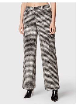 ROTATE Spodnie materiałowe Sparkly Houndstooth RT1901 Biały Relaxed Fit ze sklepu MODIVO w kategorii Spodnie damskie - zdjęcie 188403586