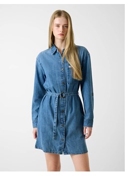Guess Jeans Sukienka jeansowa W6RK26 D5M81 Niebieski Regular Fit ze sklepu MODIVO w kategorii Sukienki - zdjęcie 188403609