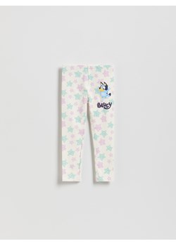 Reserved - Bawełniane legginsy Bluey - złamana biel ze sklepu Reserved w kategorii Spodnie dziewczęce - zdjęcie 188404428
