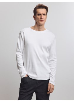 Reserved - Longsleeve slim fit w prążek - biały ze sklepu Reserved w kategorii T-shirty męskie - zdjęcie 188405826