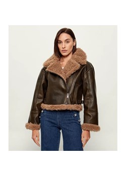 GUESS Ocieplana kurtka YOLENE | shearling | Regular Fit ze sklepu Gomez Fashion Store w kategorii Kurtki damskie - zdjęcie 188406549