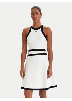 KARL LAGERFELD Sukienka dzianinowa B1W13004 Biały Regular Fit ze sklepu MODIVO w kategorii Sukienki - zdjęcie 188410406