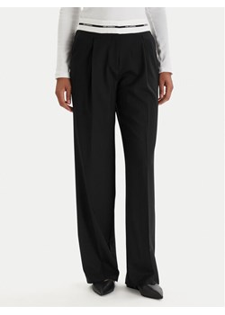 KARL LAGERFELD Spodnie materiałowe B1W10002 Czarny Regular Fit ze sklepu MODIVO w kategorii Spodnie damskie - zdjęcie 188410419