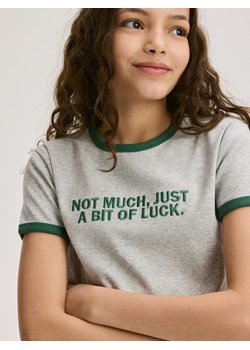 Reserved - T-shirt z haftowanym napisem - jasnoszary ze sklepu Reserved w kategorii Bluzki dziewczęce - zdjęcie 188413485
