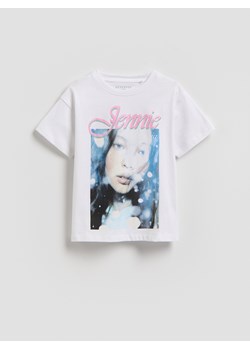 Reserved - T-shirt Blackpink Jennie - złamana biel ze sklepu Reserved w kategorii Bluzki dziewczęce - zdjęcie 188413496