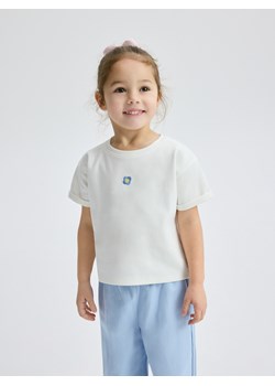 Reserved - Luźny t-shirt z haftem - złamana biel ze sklepu Reserved w kategorii Bluzki dziewczęce - zdjęcie 188413709