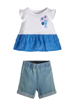 Guess Komplet t-shirt i szorty jeansowe A3GG13 K6YW0 Kolorowy Regular Fit ze sklepu MODIVO w kategorii Komplety niemowlęce - zdjęcie 188418827