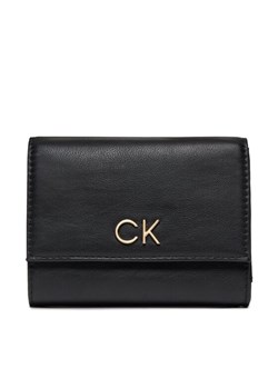 Calvin Klein Portfel Re-Lock Trifold Md K60K608994 Czarny ze sklepu MODIVO w kategorii Portfele damskie - zdjęcie 188418926