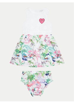 Guess Sukienka codzienna A4GK14 WG5N0 Biały Regular Fit ze sklepu MODIVO w kategorii Sukienki niemowlęce - zdjęcie 188418999