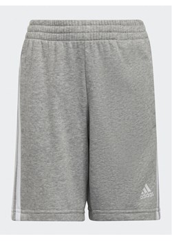 adidas Szorty sportowe Essentials 3-Stripes Shorts HF1901 Szary Regular Fit ze sklepu MODIVO w kategorii Spodenki chłopięce - zdjęcie 188419189