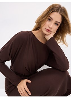 Mohito - Brązowa sukienka midi z paskiem - brązowy ze sklepu Mohito w kategorii Sukienki - zdjęcie 188424938