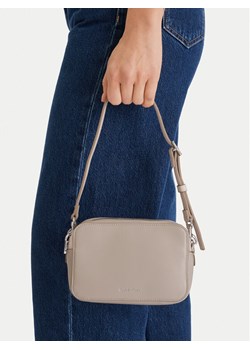 Calvin Klein Torebka Webbing Double Strap Camera Bag LV04F3165G Beżowy ze sklepu MODIVO w kategorii Listonoszki - zdjęcie 188427849