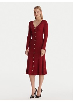 Guess Sukienka dzianinowa W6RK02 Z3700 Czerwony Regular Fit ze sklepu MODIVO w kategorii Sukienki - zdjęcie 188427859