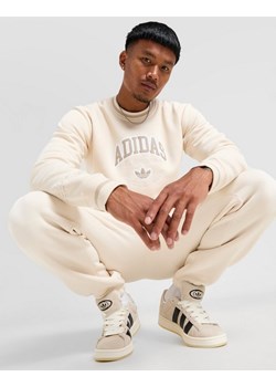 ADIDAS BLUZA ARCH CREW W.WHT ze sklepu JD Sports  w kategorii Bluzy męskie - zdjęcie 188432519