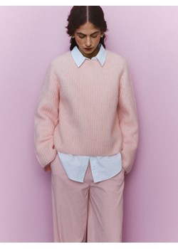 Reserved - Spodnie z paskiem - różowy ze sklepu Reserved w kategorii Spodnie damskie - zdjęcie 188435737