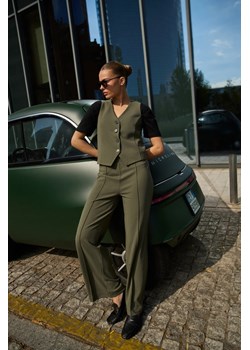Gładkie spodnie oliwkowe ze sklepu Moodo.pl w kategorii Spodnie damskie - zdjęcie 188436219
