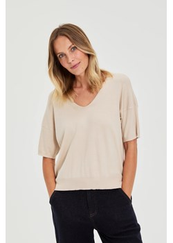 Sweter z krótkimi rękawami beżowy ze sklepu Moodo.pl w kategorii Swetry damskie - zdjęcie 188436267