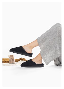 Gooce Wełniane kapcie "Emeralda" w kolorze czarnym ze sklepu Limango Polska w kategorii Kapcie damskie - zdjęcie 188446955