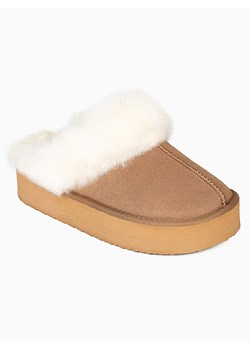 Gooce Wełniane kapcie "Emeline" w kolorze jasnobrązowym ze sklepu Limango Polska w kategorii Kapcie damskie - zdjęcie 188447587