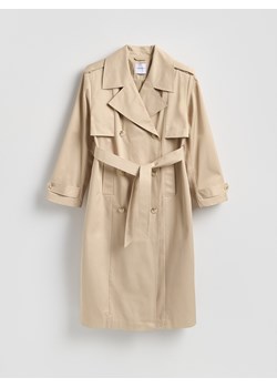 Reserved - Dwurzędowy trencz z paskiem - beżowy ze sklepu Reserved w kategorii Płaszcze damskie - zdjęcie 188471666