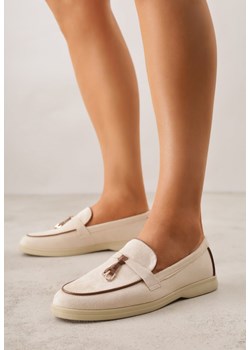 Beżowe Mokasyny z Imitacji Zamszu z Zawieszką na Nosku Theophitos ze sklepu renee.pl w kategorii Mokasyny damskie - zdjęcie 188472925