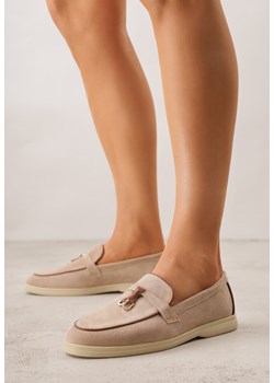 Ciemnobeżowe Mokasyny z Imitacji Zamszu Zdobione Aplikacją z Zawieszkami Peleg ze sklepu born2be.pl w kategorii Mokasyny damskie - zdjęcie 188473106