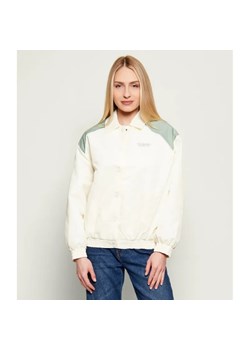 Guess Jeans Kurtka bomber HERITAGE | Relaxed fit ze sklepu Gomez Fashion Store w kategorii Kurtki damskie - zdjęcie 188473907