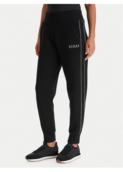 Guess Spodnie dresowe W6RB45 KBYE2 Czarny Regular Fit ze sklepu MODIVO w kategorii Spodnie damskie - zdjęcie 188474069
