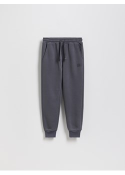 Reserved - Bawełniane joggery z meszkiem - ciemnoszary ze sklepu Reserved w kategorii Spodnie chłopięce - zdjęcie 188475039