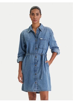 Guess Jeans Sukienka jeansowa W6RK26 D5M81 Niebieski Regular Fit ze sklepu MODIVO w kategorii Sukienki - zdjęcie 188478386