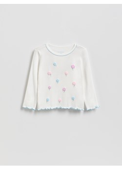 Reserved - Prążkowana koszulka z nadrukiem - złamana biel ze sklepu Reserved w kategorii Bluzki dziewczęce - zdjęcie 188480295