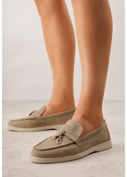 Jasnozielone Mokasyny z Imitacji Zamszu Zdobione Zawieszką i Przeszyciem Aezoris ze sklepu renee.pl w kategorii Mokasyny damskie - zdjęcie 188481428