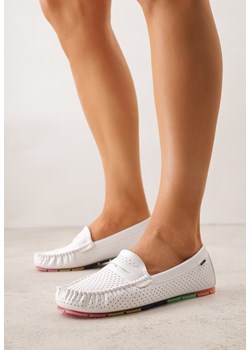 Białe Ażurowe Mokasyny ze Skórzaną Wkładką Ozdobione Przeszyciami Sylilise ze sklepu born2be.pl w kategorii Mokasyny damskie - zdjęcie 188481826