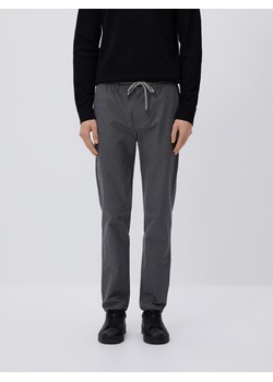 Reserved - Spodnie carrot z wiązaniem - ciemnoszary ze sklepu Reserved w kategorii Spodnie męskie - zdjęcie 188482176